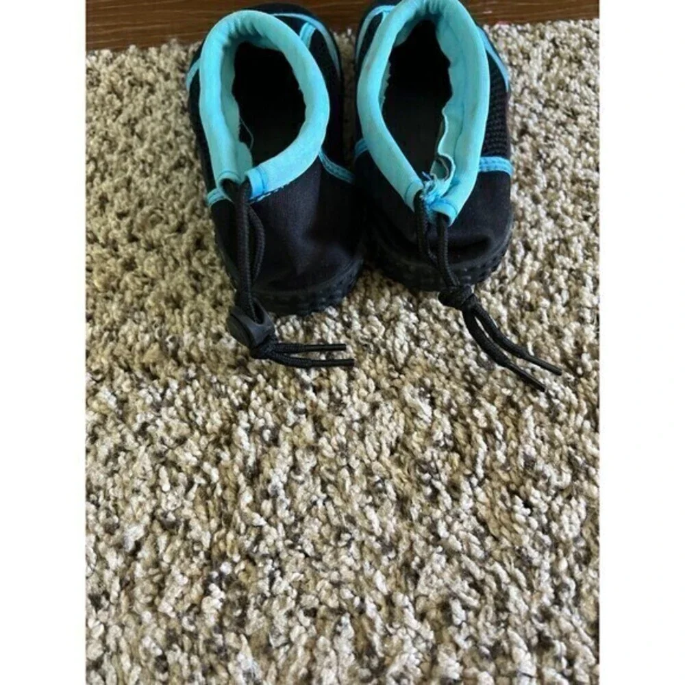 Water shoes with ties‎ size 13